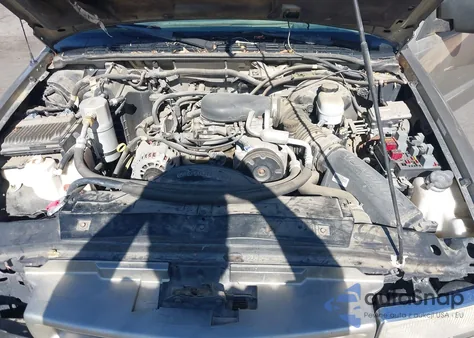 2000 Chevrolet S Truck S10 z USA, uszkodzony, nr VIN 1GCCS19W4Y8272360